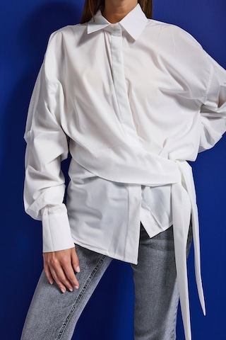Itsbasic 2kadın Beyaz W5 Oversize Kemer Detaylı Özel Kumaş Tasarım Gömlek