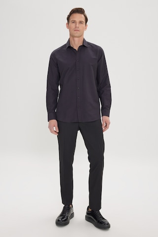 AC&Co / Altınyıldız Classics Erkek Sıyah Pamuklu Slim Fit Dar Kesim Çizgili Klasik Yaka Gömlek Siyah