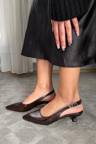 Preshley Kadın Boss Kahve Krışık Rugan Sivri Burunlu Kısa Kitten Topuklu Rahat Şık Arkası Acık Stiletto Ayakkabı Kahverengi