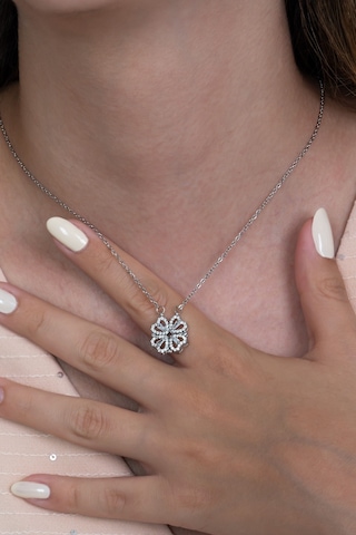 Yonca Ve Kalpli Kadın Çelik Kolye 2 Farklı Kullanım Şekli Eck46 001