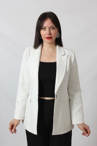 Moda Berray 1906 Beyaz Çizgili Fermuarlı Cep Aksesuarlı Kadın Büyük Beden Blazer Ceket Beyaz