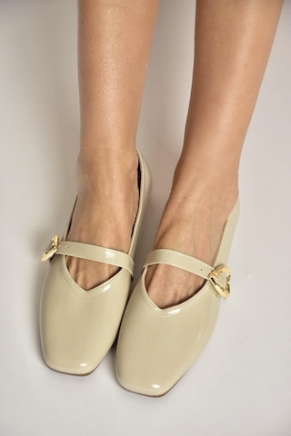Fox Shoes Y726632608 Bej Rugan Kalp Toka Detaylı Kadın Babet Bej