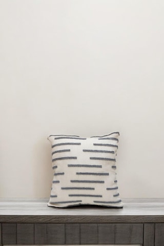Modern Püskül Çizgili Kırlent Kılıfı Gri Renk 43x43cm Gri