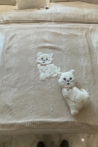 Oyuncak Hediyeli Bebek Triko Battaniye 90x90 Cm Bej Bej