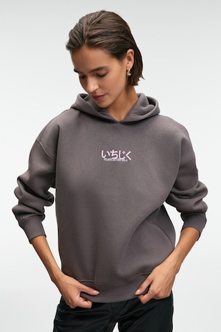 Grimelange YANMESA Kadın Oversize Baskı Ve Nakış Detaylı Uzun Kollu Kapüşonlu Antrasit Sweatshirt