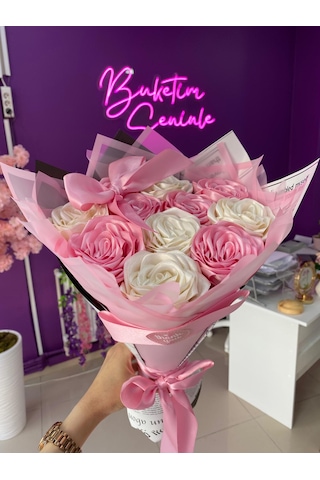 11'li Pembe Ve Beyaz Kurdeleli Solmayan Saten Gül Buketi Pembe Beyaz