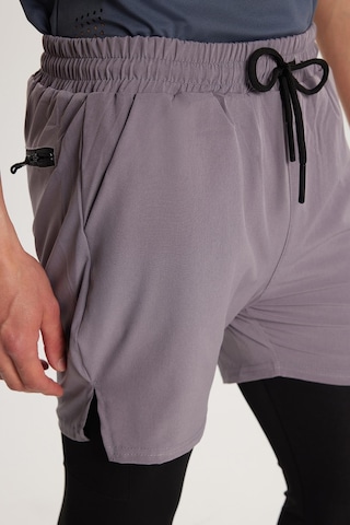 Tudors Erkek Standart Fit Beli Bağlamalı Lastikli Cepli Esnek Kumaş Gri Uzun Sporcu Tayt Şort-33858 Gri