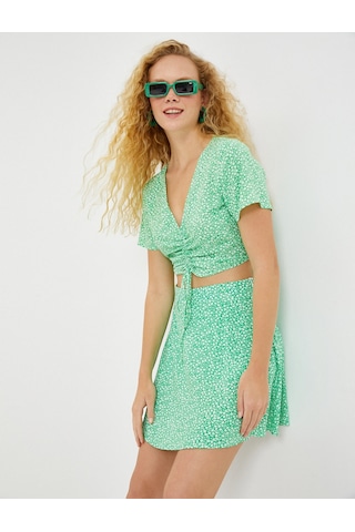 Koton Crop Bluz V Yaka Büzgülü Yeşil Desenli 2sak60235pw 2SAK60235PW01B Yeşil