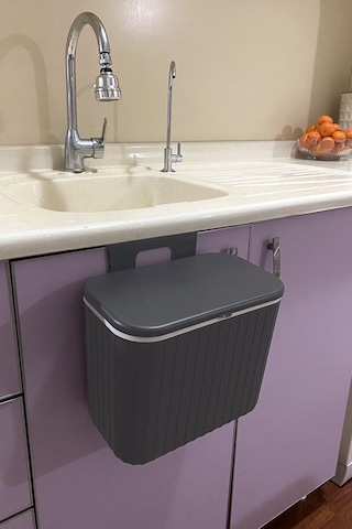 Biltaş Plastik Vailo Gri Çizgili 8 Lt Mutfak Tezgah Üstü Ve Dolap Askılı Çöp Kovası Gri