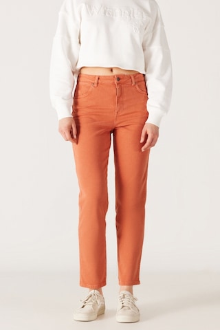 Wrangler Mom Straight Fit Düz Kesim Yüksek Bel Turuncu Esnek Pantolon W232182219 Açık Kahverengi