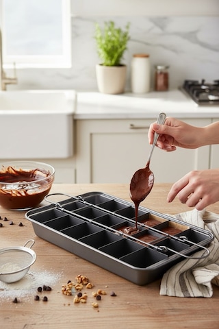 Akayev 18 Bölmeli Brownie Kalıbı Siyah-beyaz