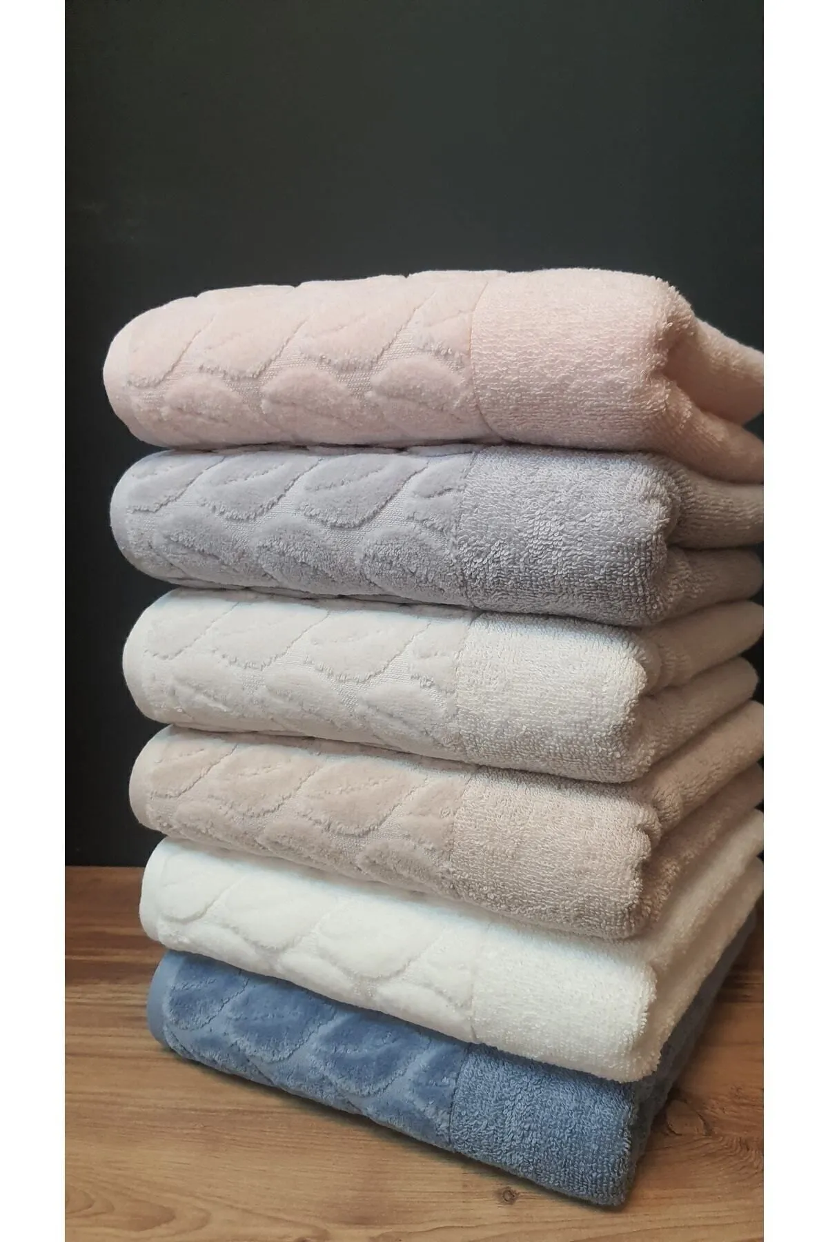 Hediyelik Banyo Seti Hasır Sepetli 2 Havlu Ve Unisex Kadın Parfüm Seti Tüm Paket