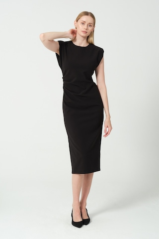 Arka Yırtmaç Detaylı Bel Büzgülü Elbise Siyah