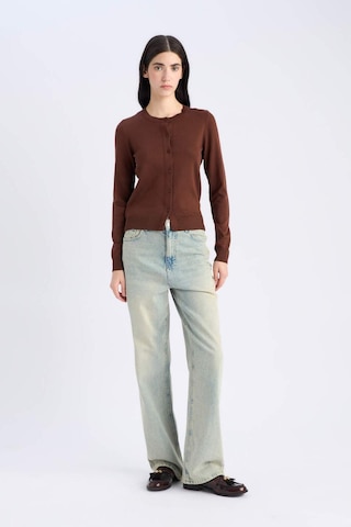 DeFacto Regular Fit Bisiklet Yaka Basic Düz Triko Hırka D6282AX25SPBN311 Kahve