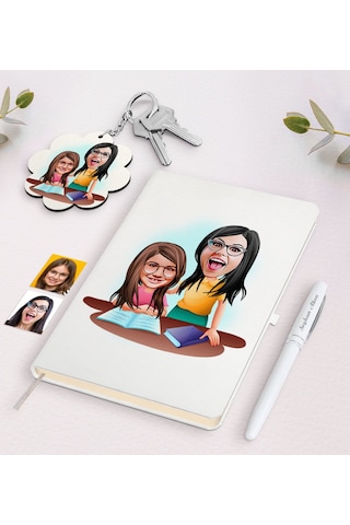 Kişiye Özel Anne Kız Karikatürlü Beyaz Defter Kalem Ve Anahtarlık N11.11702