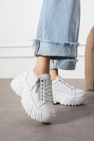 Shoetek Bozhena Kadın Sneakers Bağcıklı Dolgu Tabanlı Spor Ayakkabı Beyaz Deri Beyaz