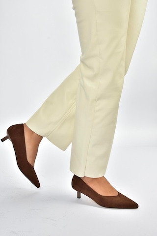 Fox Shoes V404090302 Kahverengi Süet Sivri Burun Alçak Topuklu Kadın Ayakkabı Kahverengi