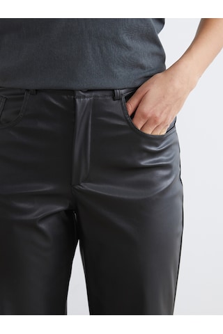Lcw Modest Siyah Regular Fit Deri Görünümlü Kadın Pantolon