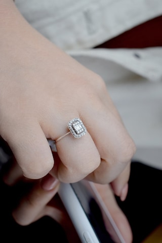 0.15 Ct. Modern Tasarım Baget Kare Tektaş Yüzük