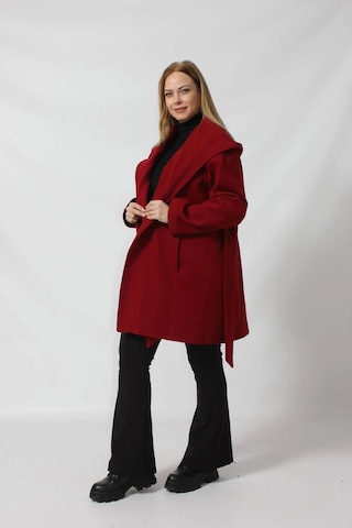 Moda Berray Kuşaklı Yandan Bağlama Detaylı Kapüşonlu Kaşe Kaban Bordo