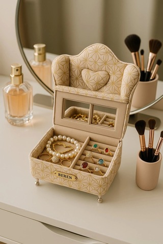 Berjer Figürlü Kadife Desenli Takı Bijuteri Mücevher Kutusu Biblo 15cm Krem İthal Ürün