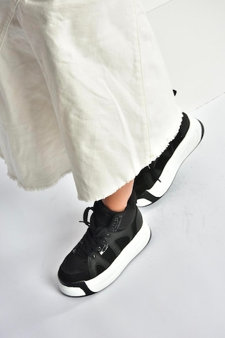 Fox Shoes V973019102 Siyah/beyaz Süet Kalın Tabanlı Kadın Spor Ayakkabı Sneakers Siyah - Beyaz