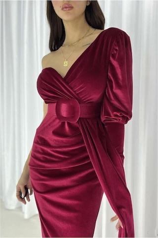 DefyModa Kadın Zarif Stil Kadife Kumaş Tek Omuz Kemerli Maxi Abiye Elbise Bordo