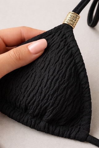 Angbutik Kadın Siyah Pedli Üçgen Bikini Üstü Halter Bağlamalı Aksesuarlı