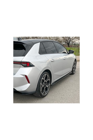 Kit Garaj Opel Astra L Yan Marşpiyel Plastik Piano Black Boyalı