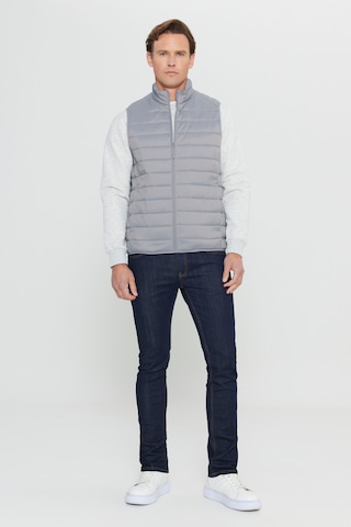 Erkek Grı Rüzgar Geçirmez Taşınabilir Çantalı Sıcak Tutan Elyaf Dolgulu Ultra Hafif Standart Fit Şişme Yelek Gri