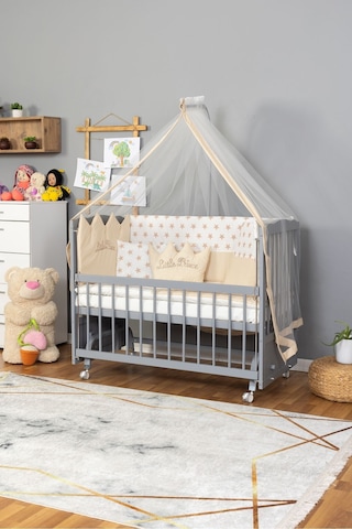 Ahşap Beşik Anne Yanı Beşik Gri 60x120 - Krem Nakış Erkek Uyku Seti + Yatak + Tekerlekli Gri