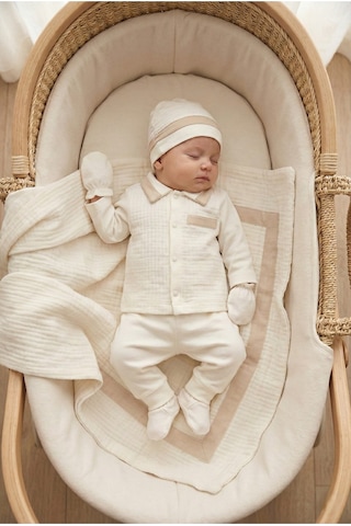 Zeynuko Erkek Bebek Pamuk 5'li Battaniyeli Müslin Set Yenidoğan Hastane Çıkışı Zıbın Seti Kutulu Ekru