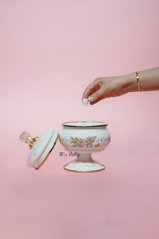 Rosadora Emaye Ayaklı Şekerlik Dekoratif Kapaklı Vintage Sunumluk Pembe