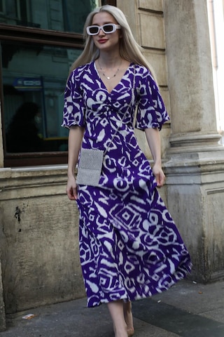 Madmext Mor Desenli V Yaka Midi Elbise Mg1797
