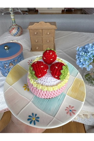 Paris Organik Oyuncak ve Hediyelik Tığ İşi Çilekli Cupcake Aksesuar