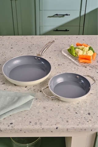 Karaca x Refika Swiss Crystal Creamy Metal Tava Sahan Set Cream
