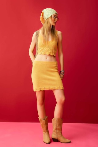DeFacto Coool Slim Fit Dar Kesim Kroşe Mini Etek D3583AX24HSYL56 Sarı