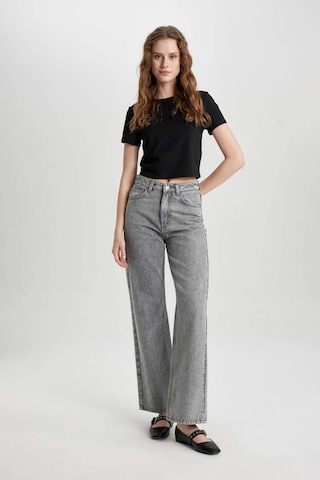 DeFacto Slim Fit Dar Kesim Bisiklet Yaka Kısa Kollu Tişört C4332AX24SPBK81
