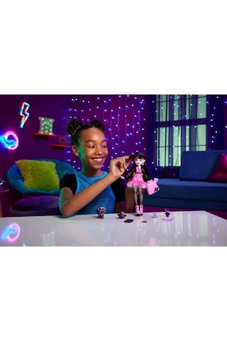 Monster High Pembe Ve Siyah Saçlı Draculaura Bebeği Refreshed Look