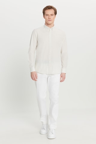 AC&Co / Altınyıldız Classics Erkek Beyaz Bej Pamuklu Tailored Slim Fit Dar Kesim Düğmeli Klasik Yaka Çizgili Gömlek Beyaz Bej