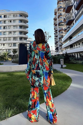 WeShaya Kadın Multi Color Çift Cepli Gömlek & Bol Paça Pantolon - Salaş Alt & Üst Takım Çok Renkli