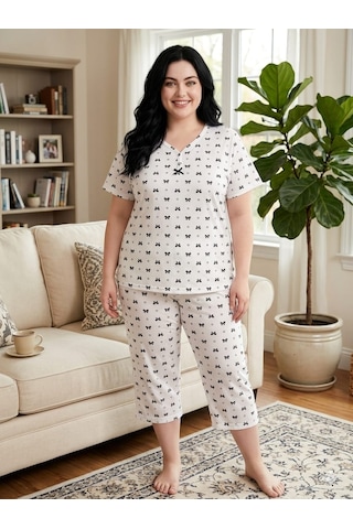 Büyük Beden Kısa Kollu Yumuşak Tuşeli Likralı Kapri Pijama Takımı Siyah Beyaz