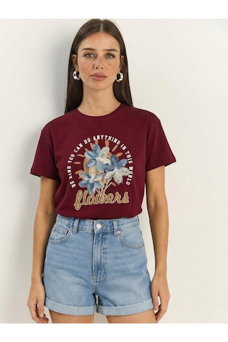 Shade Kadın Kabartma Çiçek Aplikeli Yazı Baskılı Basic T-shirt 7524 60283951 - Bordo