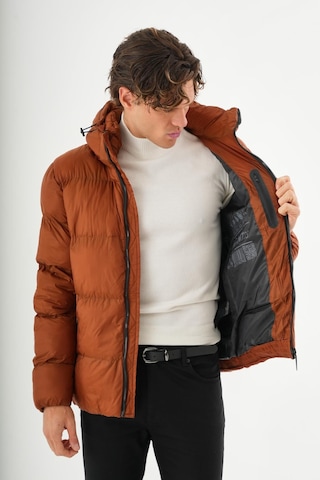 Erkek Kapüşonlu Fermuarlı Cepli Kışlık Şişme Kısa Mont KİREMİT