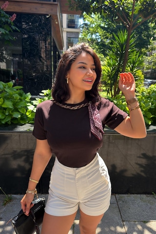 Gigi Wardrobe Mocha Muse Tişört Ekru Ekru
