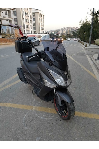 Motocam Sym Joymax 250 İ Ön Cam 2015-2016 Model 65cm Füme Renkli 4mm Aparatsız