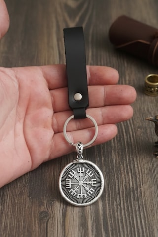 Gerçek Deri Anahtarlık Pusula Vegvisir Figürlü Çift Taraflı Siyah Hakiki Deri Anahtarlık Hediye Anahtarlık Antik Gümüş