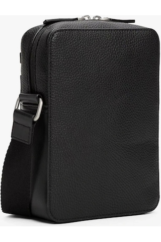 Tommy Hilfiger Pebble Grain Siyah İmzalı Muhabir Çantası Siyah
