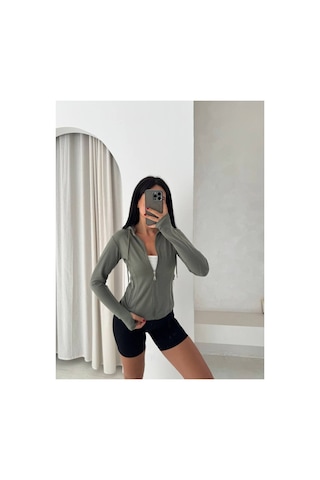 Gugus Kadın Spor Ceket Fermuarlı Kapüşonlu Parmak Geçirmeli Modal Kumaş Haki