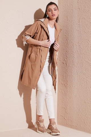 Lela Regular Fit Çıkarılabilir Kapüşonlu Ince Mevsimlik Bayan Mont 497Sezen Camel